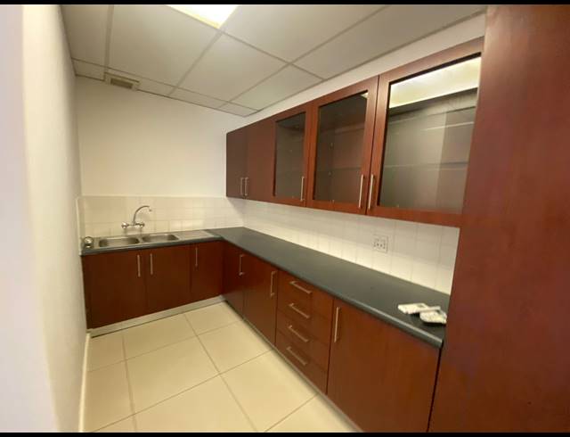 338M² OFFICE TO LET IN BRYANSTON